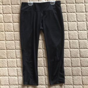 Nike Dri-Fit Capri Leggings (Medium)